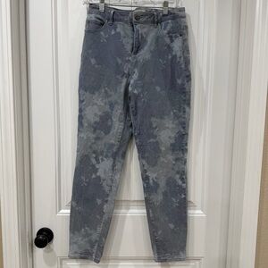 EUC LOGO by Lori Goldstein Women's Tie Dye Gray Jeans